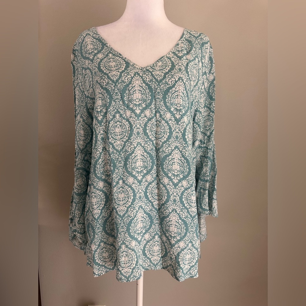 NWT Entro Print Bell Sleeves Top Bohemian V Neck Blouse Cross Back Size Large